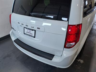 2016 Dodge Grand Caravan SE PLUS   - Photo 8 - Rochelle, IL 61068