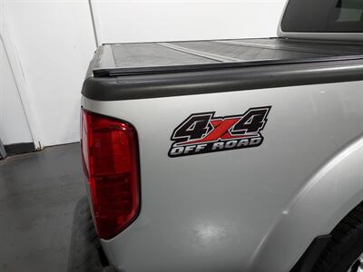 2012 Nissan Frontier SV  CREW CAB V6 4x4 - Photo 11 - Rochelle, IL 61068