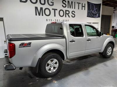 2012 Nissan Frontier SV  CREW CAB V6 4x4 - Photo 3 - Rochelle, IL 61068