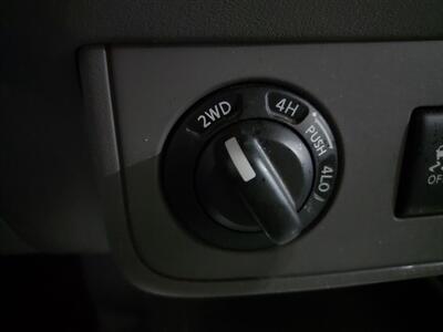 2012 Nissan Frontier SV  CREW CAB V6 4x4 - Photo 31 - Rochelle, IL 61068