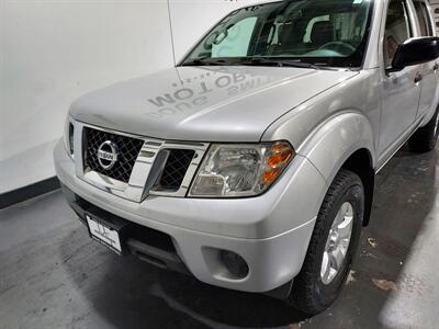 2012 Nissan Frontier SV  CREW CAB V6 4x4 - Photo 8 - Rochelle, IL 61068