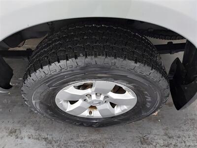 2012 Nissan Frontier SV  CREW CAB V6 4x4 - Photo 23 - Rochelle, IL 61068