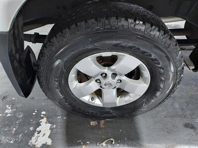 2012 Nissan Frontier SV  CREW CAB V6 4x4 - Photo 20 - Rochelle, IL 61068