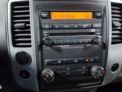 2012 Nissan Frontier SV  CREW CAB V6 4x4 - Photo 39 - Rochelle, IL 61068