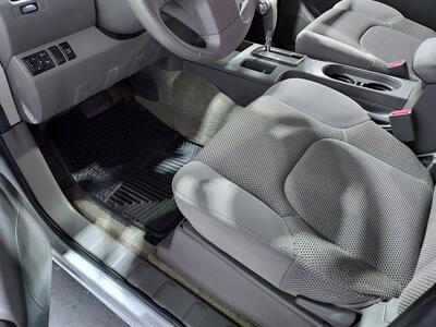 2012 Nissan Frontier SV  CREW CAB V6 4x4 - Photo 28 - Rochelle, IL 61068