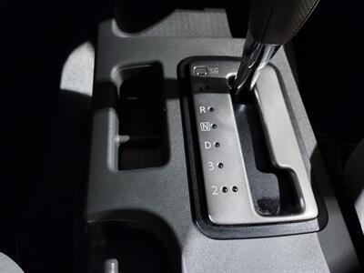 2012 Nissan Frontier SV  CREW CAB V6 4x4 - Photo 37 - Rochelle, IL 61068
