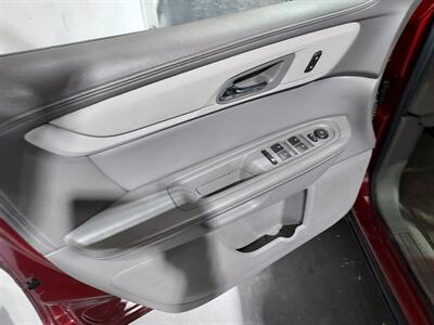 2016 Chevrolet Traverse LT  3 ROW AWD - Photo 18 - Rochelle, IL 61068