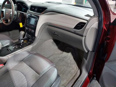 2016 Chevrolet Traverse LT  3 ROW AWD - Photo 14 - Rochelle, IL 61068