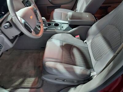 2016 Chevrolet Traverse LT  3 ROW AWD - Photo 11 - Rochelle, IL 61068