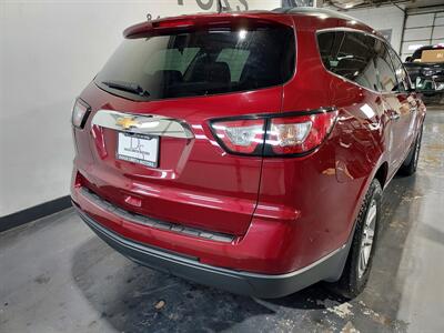 2016 Chevrolet Traverse LT  3 ROW AWD - Photo 6 - Rochelle, IL 61068
