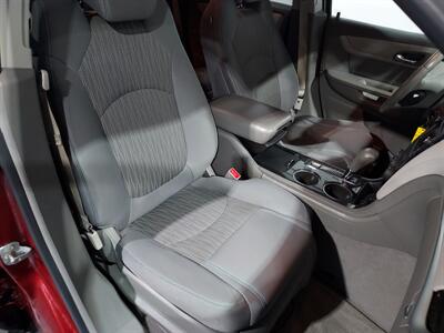 2016 Chevrolet Traverse LT  3 ROW AWD - Photo 16 - Rochelle, IL 61068