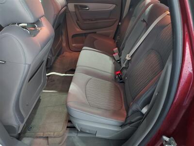 2016 Chevrolet Traverse LT  3 ROW AWD - Photo 12 - Rochelle, IL 61068