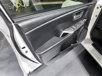 2017 Toyota Camry SE   - Photo 28 - Rochelle, IL 61068