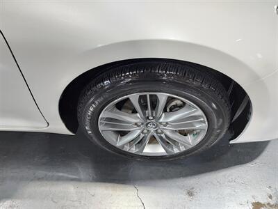 2017 Toyota Camry SE   - Photo 12 - Rochelle, IL 61068