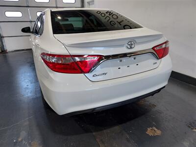 2017 Toyota Camry SE   - Photo 8 - Rochelle, IL 61068