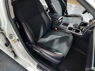 2017 Toyota Camry SE   - Photo 16 - Rochelle, IL 61068