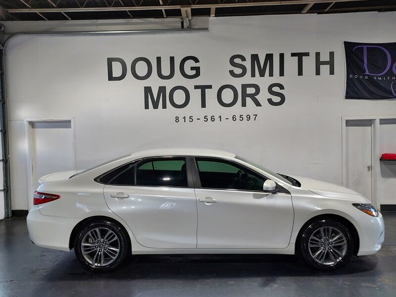 2017 Toyota Camry SE - Photo 1 - Rochelle, IL 61068