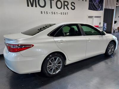 2017 Toyota Camry SE   - Photo 4 - Rochelle, IL 61068