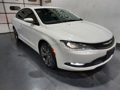 2015 Chrysler 200 S  AWD WITH LEATHER - Photo 5 - Rochelle, IL 61068
