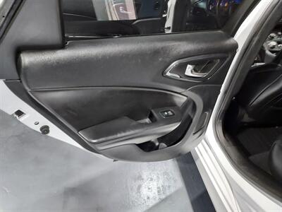 2015 Chrysler 200 S  AWD WITH LEATHER - Photo 23 - Rochelle, IL 61068