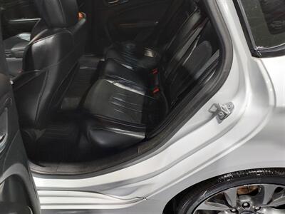 2015 Chrysler 200 S  AWD WITH LEATHER - Photo 12 - Rochelle, IL 61068