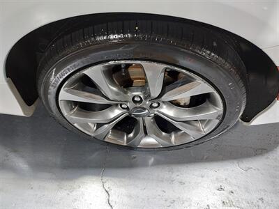 2015 Chrysler 200 S  AWD WITH LEATHER - Photo 27 - Rochelle, IL 61068