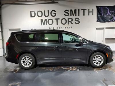 2017 Chrysler Pacifica Touring - Photo 2 - Rochelle, IL 61068