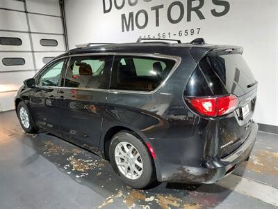 2017 Chrysler Pacifica Touring - Photo 4 - Rochelle, IL 61068