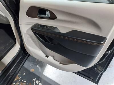 2017 Chrysler Pacifica Touring - Photo 17 - Rochelle, IL 61068