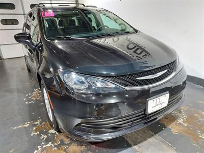 2017 Chrysler Pacifica Touring - Photo 9 - Rochelle, IL 61068