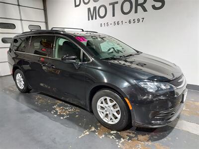 2017 Chrysler Pacifica Touring - Photo 6 - Rochelle, IL 61068