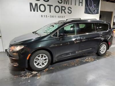 2017 Chrysler Pacifica Touring - Photo 3 - Rochelle, IL 61068