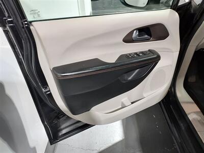 2017 Chrysler Pacifica Touring - Photo 24 - Rochelle, IL 61068