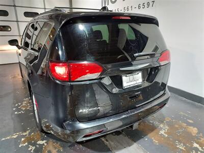 2017 Chrysler Pacifica Touring - Photo 5 - Rochelle, IL 61068
