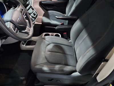 2017 Chrysler Pacifica Touring - Photo 10 - Rochelle, IL 61068