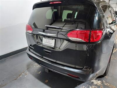 2017 Chrysler Pacifica Touring - Photo 8 - Rochelle, IL 61068