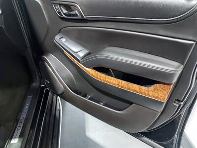 2018 Chevrolet Suburban Premier  4X4 - Photo 16 - Rochelle, IL 61068