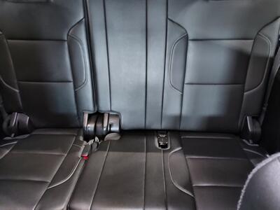 2018 Chevrolet Suburban Premier  4X4 - Photo 12 - Rochelle, IL 61068