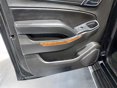 2018 Chevrolet Suburban Premier  4X4 - Photo 13 - Rochelle, IL 61068