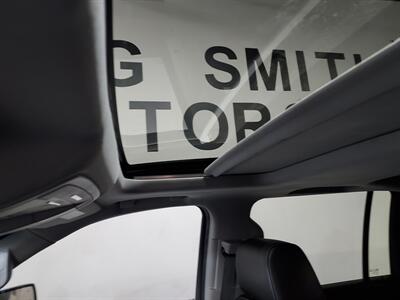 2018 Chevrolet Suburban Premier  4X4 - Photo 24 - Rochelle, IL 61068