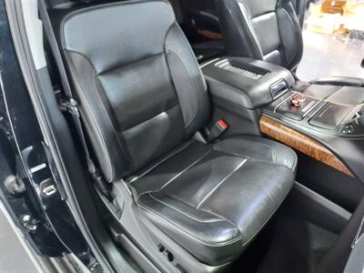 2018 Chevrolet Suburban Premier  4X4 - Photo 7 - Rochelle, IL 61068