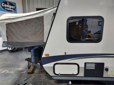 2015 Jayco FEATHER LIGHT X23B  HYBRID - Photo 8 - Rochelle, IL 61068