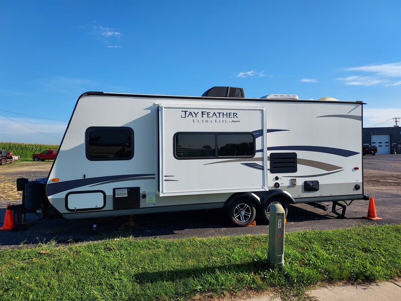 2015 Jayco FEATHER LIGHT X23B HYBRID - Photo 1 - Rochelle, IL 61068