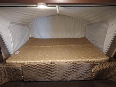 2015 Jayco FEATHER LIGHT X23B  HYBRID - Photo 13 - Rochelle, IL 61068