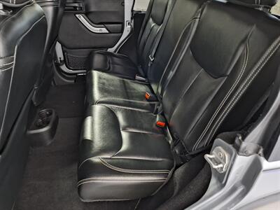 2014 Jeep Wrangler Unlimited Sahara  4 DOOR - Photo 11 - Rochelle, IL 61068