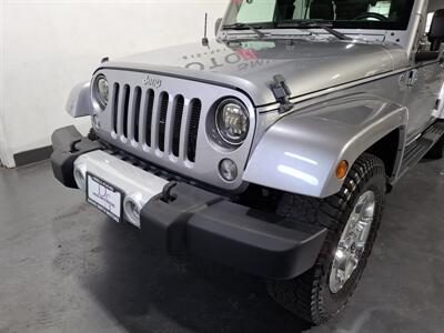2014 Jeep Wrangler Unlimited Sahara  4 DOOR - Photo 5 - Rochelle, IL 61068