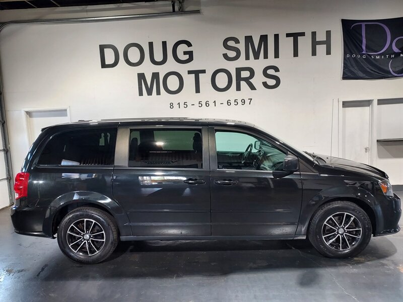 2015 Dodge Grand Caravan SE van - Photo 1 - Rochelle, IL 61068