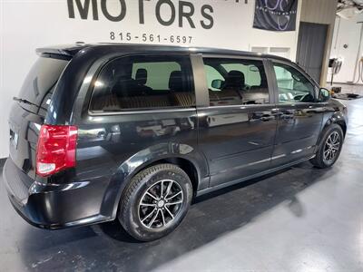 2015 Dodge Grand Caravan SE  van - Photo 4 - Rochelle, IL 61068