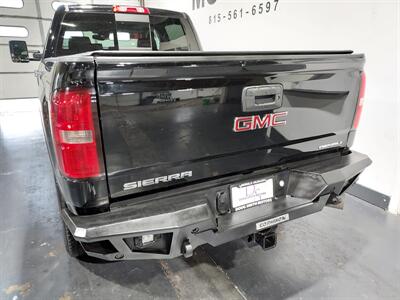 2016 GMC Sierra 2500 Denali  CREW CAB 4X4 - Photo 9 - Rochelle, IL 61068