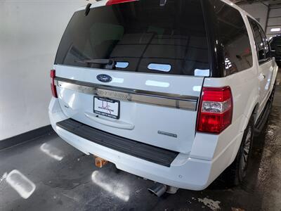 2017 Ford Expedition XLT   - Photo 6 - Rochelle, IL 61068